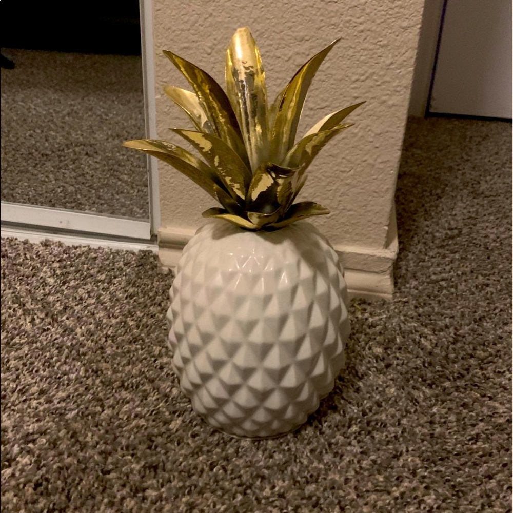 Pineapple home decor